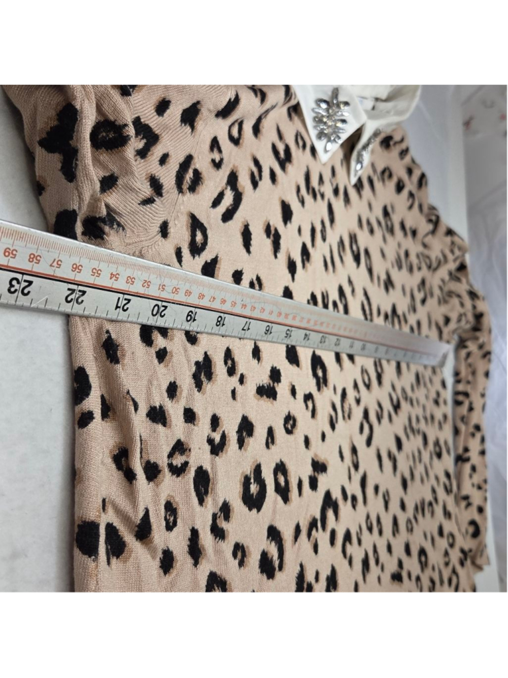 Women's Time and Tru Leopard Print Crew Neck Sweater Plus XXL Beige - Picture 9 of 12